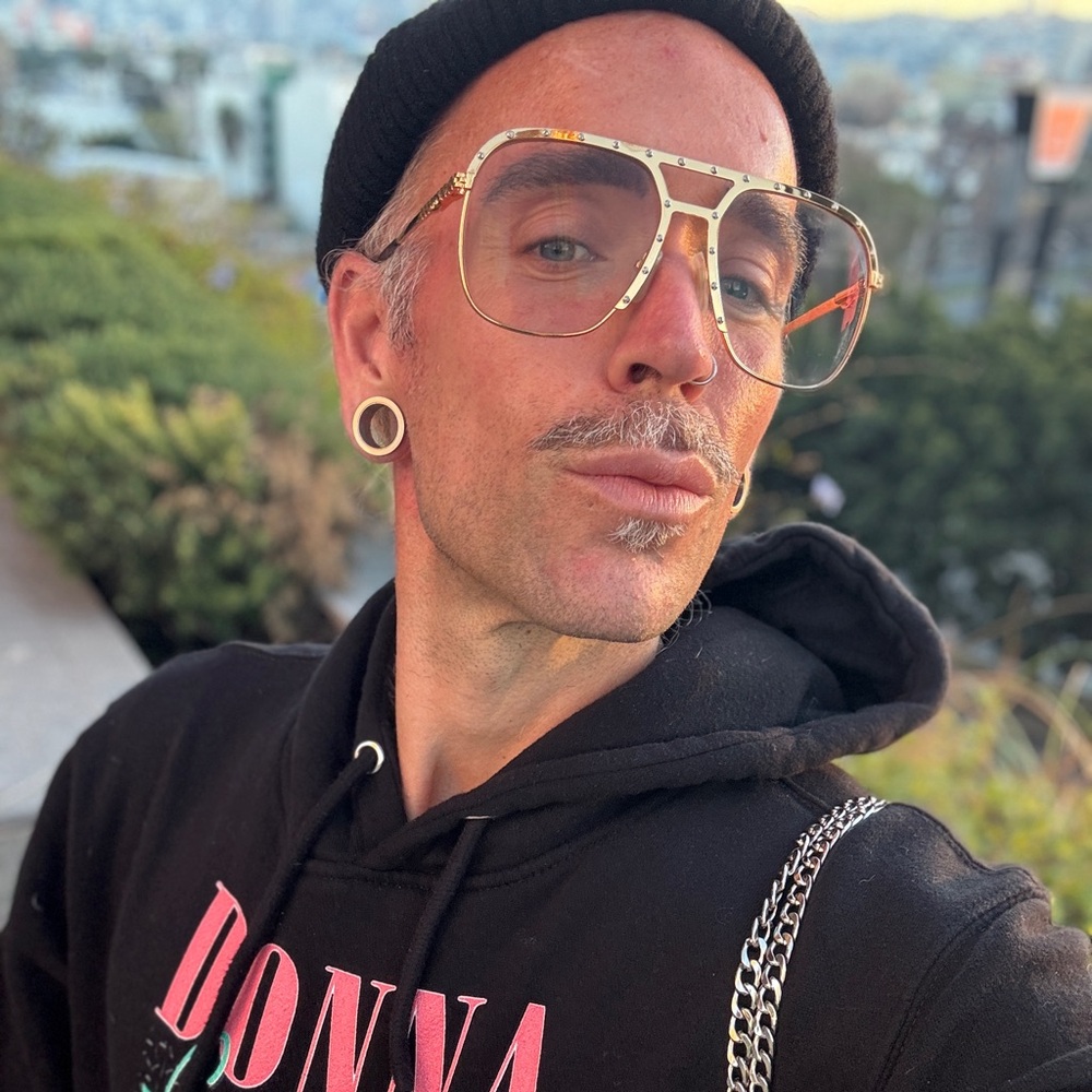 Meet your Posher, J.T - Picture 3 of 3